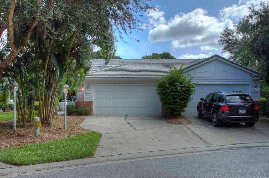 7911 Whitebridge Glen - Photo 0