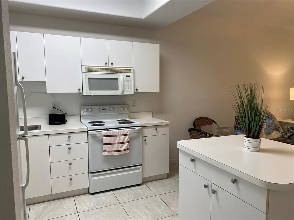 8375 Glenrose Way - Photo 2