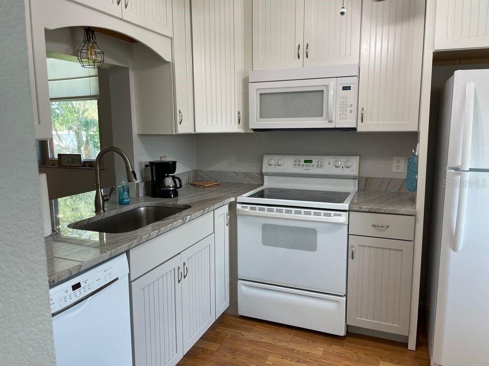 206 Lakewood Drive - Photo 1
