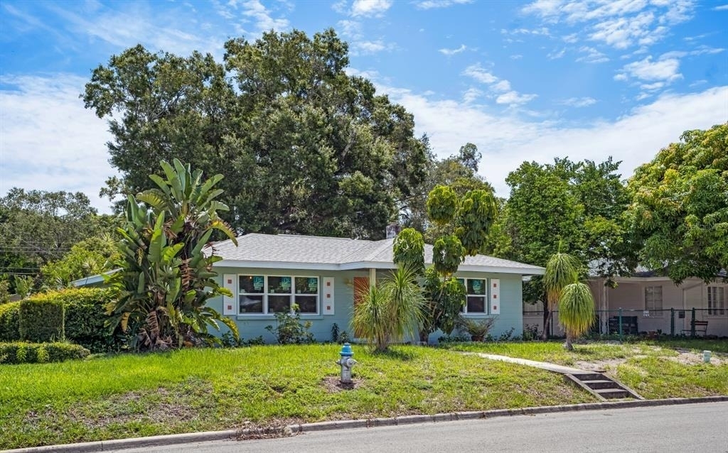 617 26th Street W - Photo 1