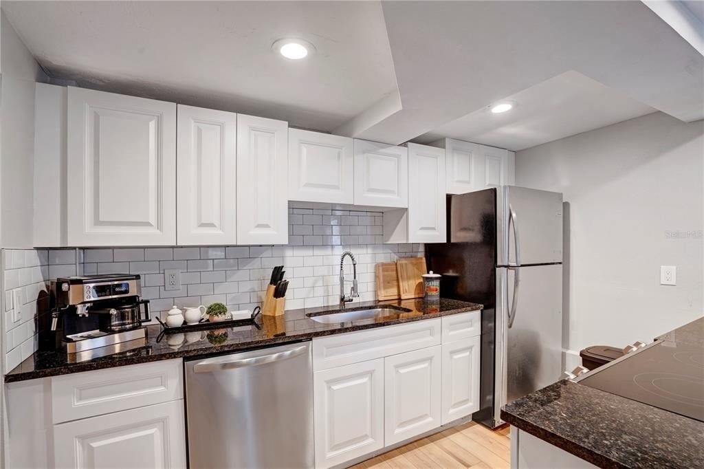 4705 Hollingsworth Avenue - Photo 2
