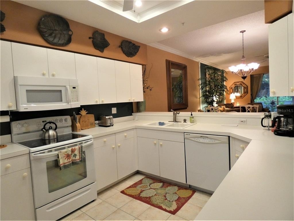 9611 Castle Point Drive - Photo 5