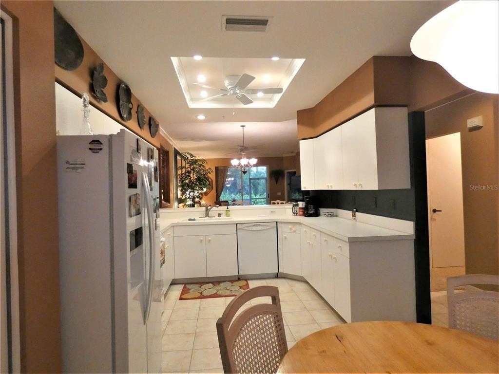 9611 Castle Point Drive - Photo 4