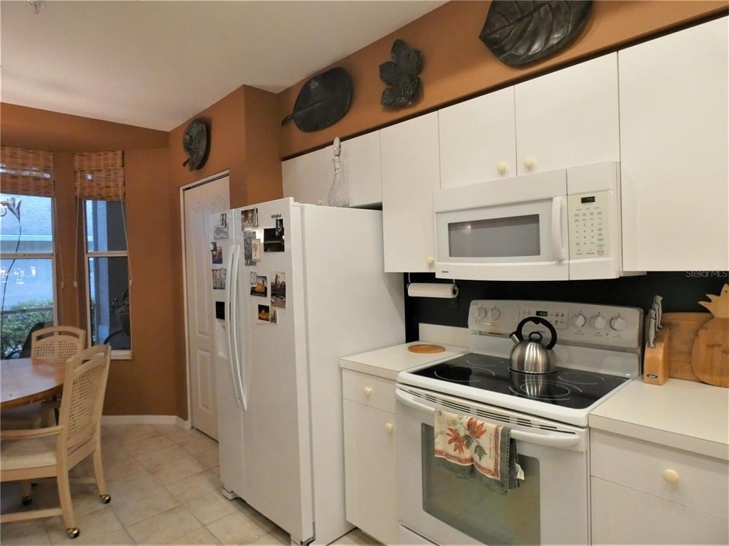 9611 Castle Point Drive - Photo 6