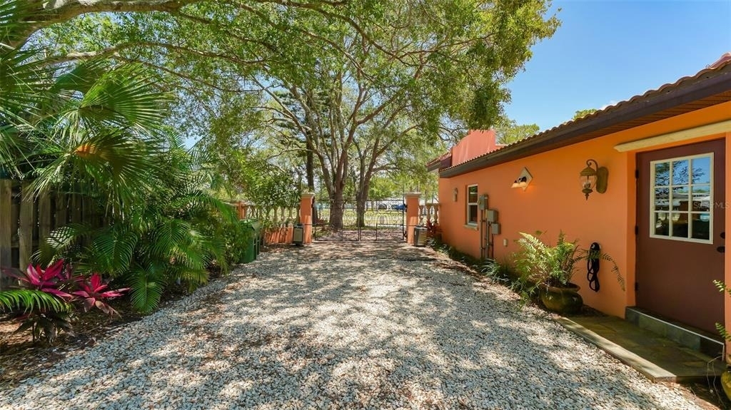 2520 Tami Sola Street - Photo 46