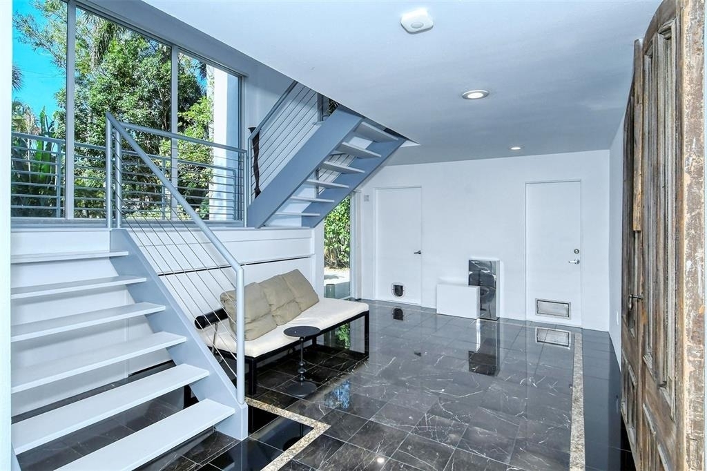 213 N Washington Drive - Photo 3