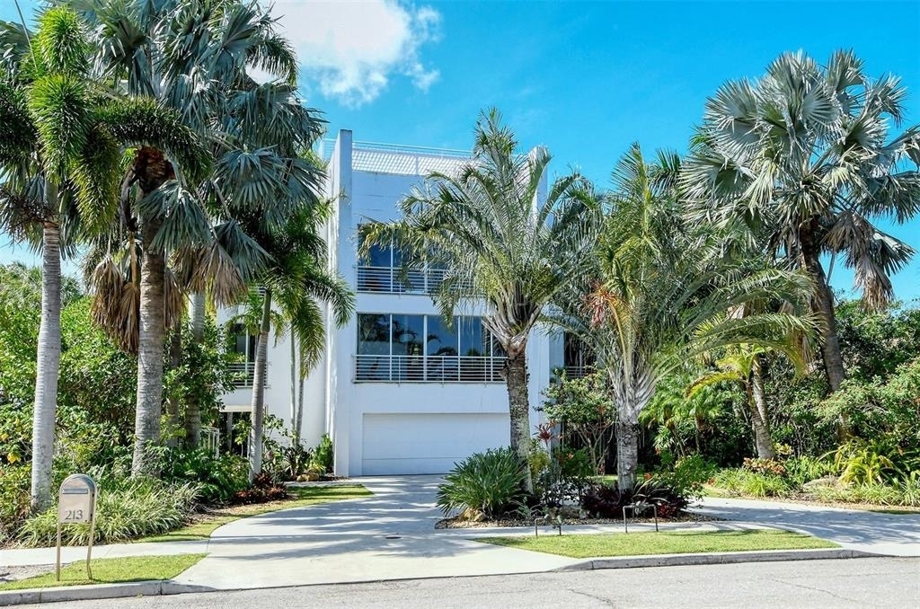 213 N Washington Drive - Photo 80