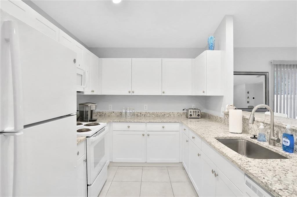 1004 42nd Terrace E - Photo 11