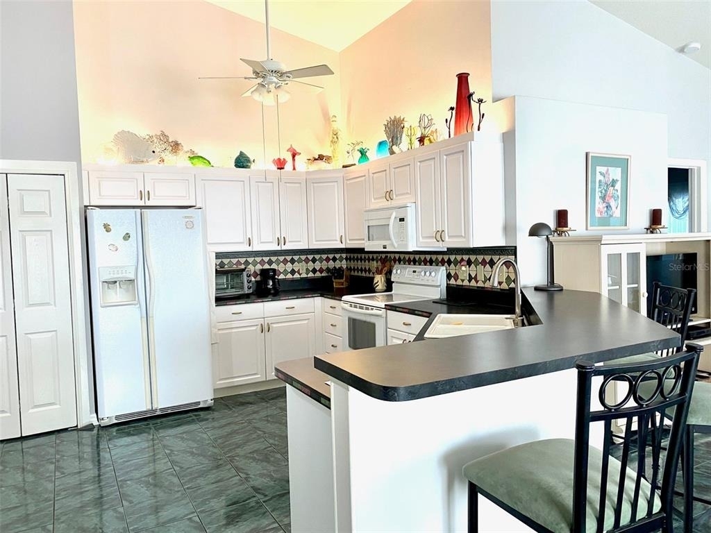 2602 Edgewater Court - Photo 5