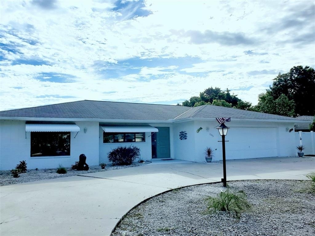 2203 43rd Street W - Photo 1
