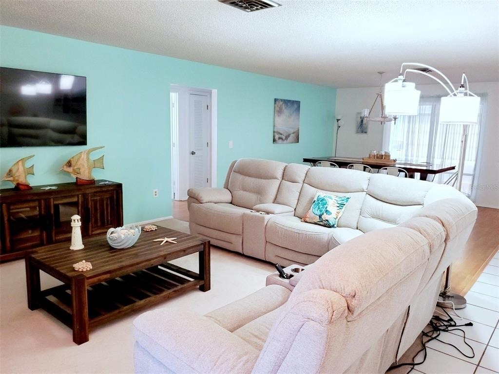 2203 43rd Street W - Photo 2