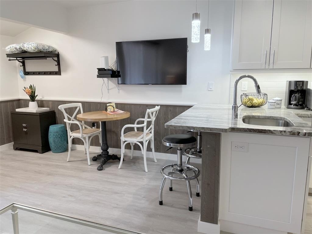 3543 Longmeadow - Photo 4