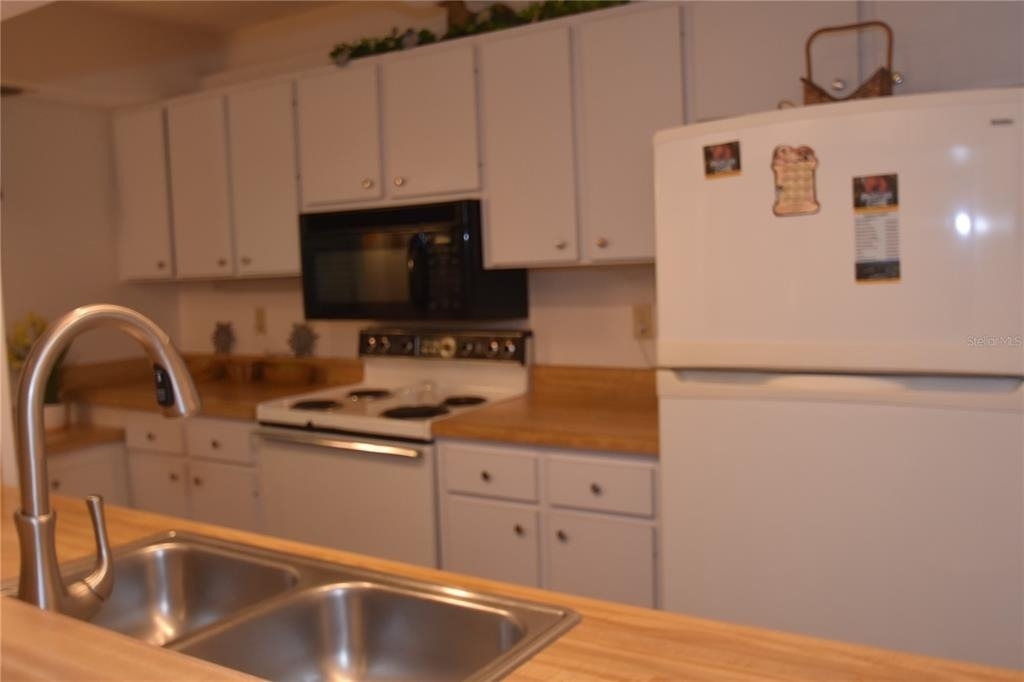 1526 Pelican Point Drive - Photo 2