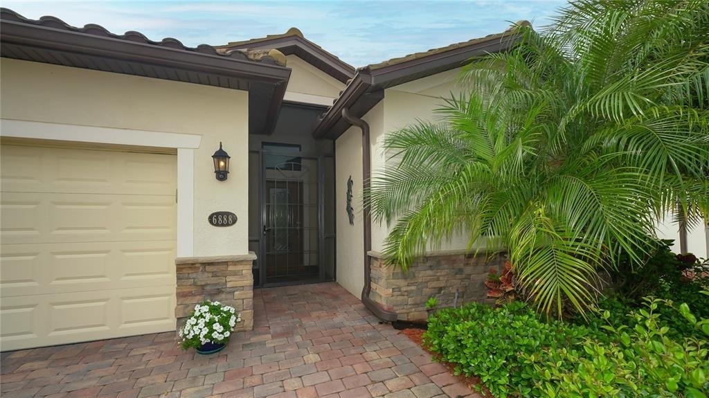 6888 Willowshire Way - Photo 1
