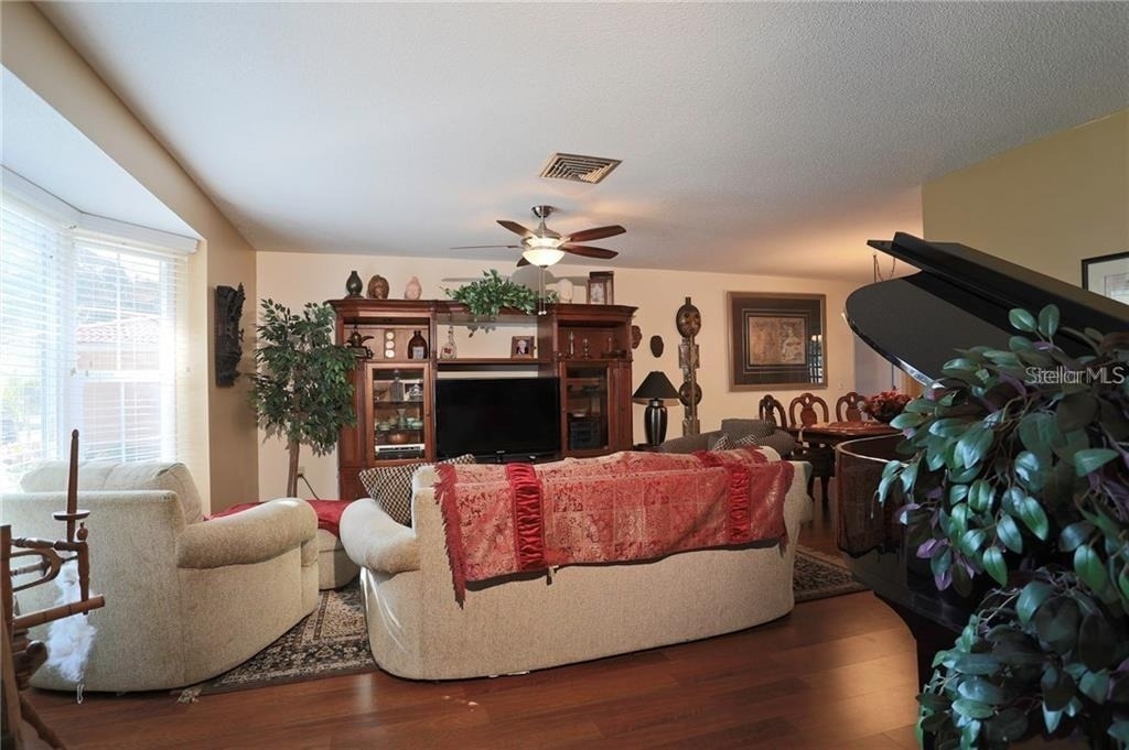 2929 Mayflower Street - Photo 2
