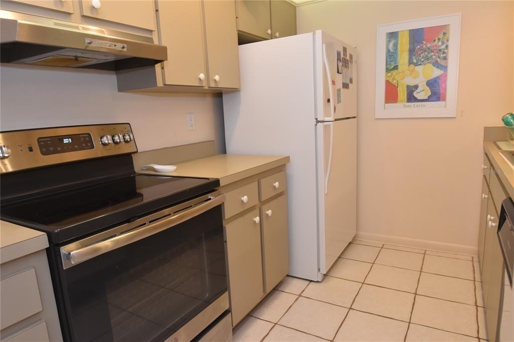1712 Glenhouse Drive - Photo 2