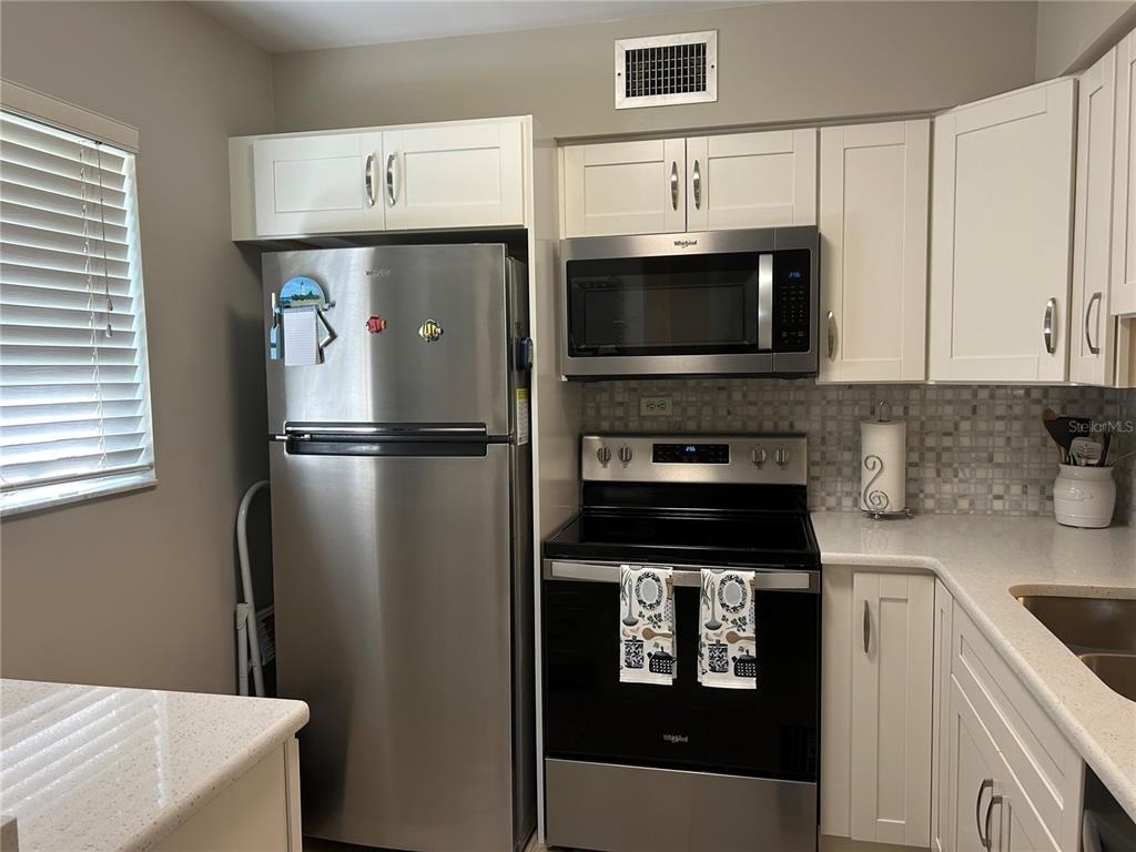 5662 Gardens Drive - Photo 3