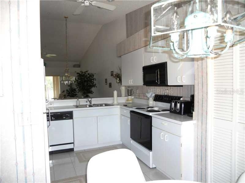 8911 Veranda Way - Photo 2