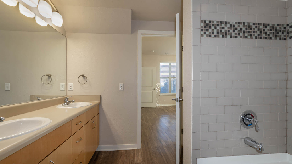 14770 Orchard Pkwy - Photo 32