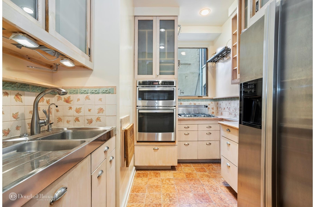 26 E 93rd St - Photo 2