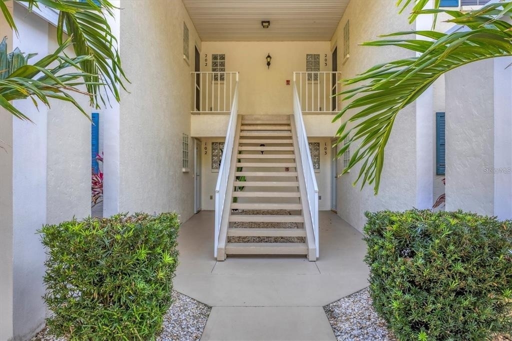 809 Montrose Drive - Photo 2