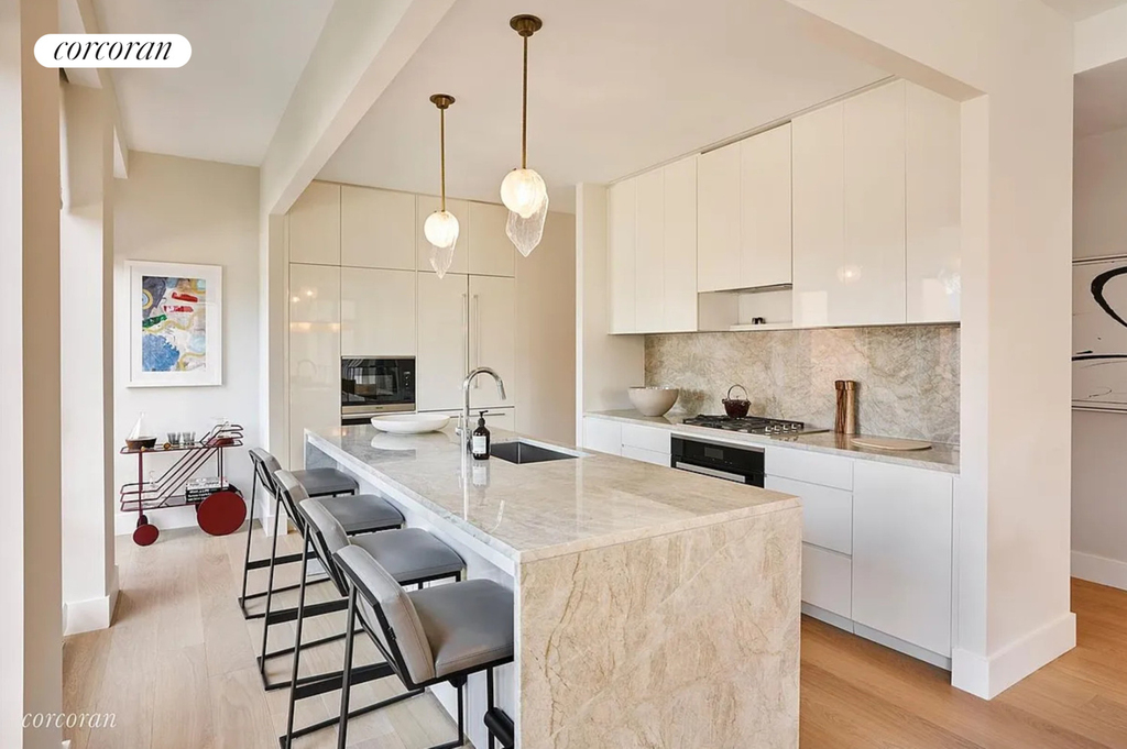 15 W 61st Street - Photo 1