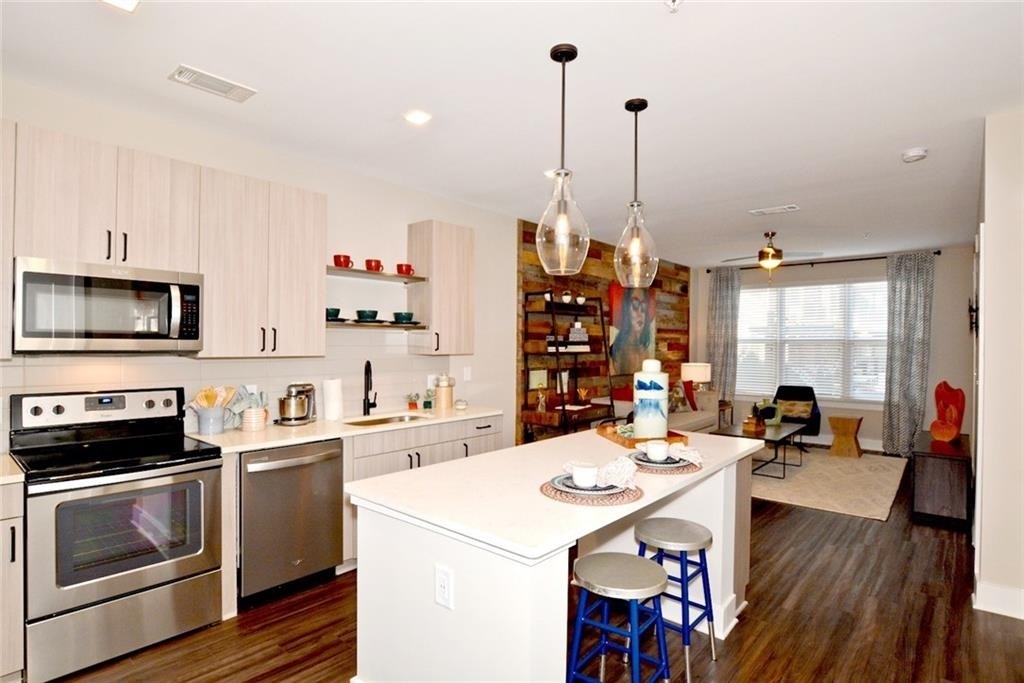 465 Memorial Drive Se - Photo 0