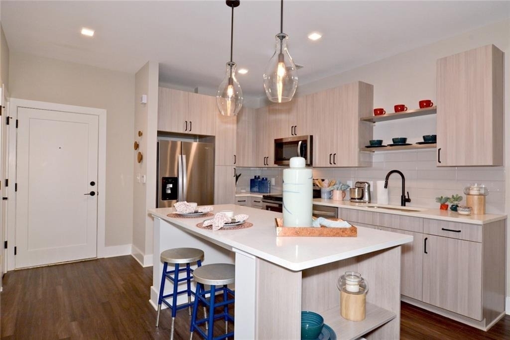 465 Memorial Drive Se - Photo 2