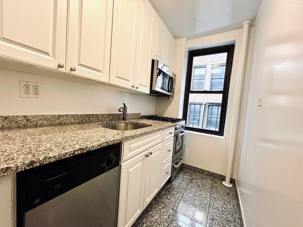 24th & Park Ave South - Photo 3