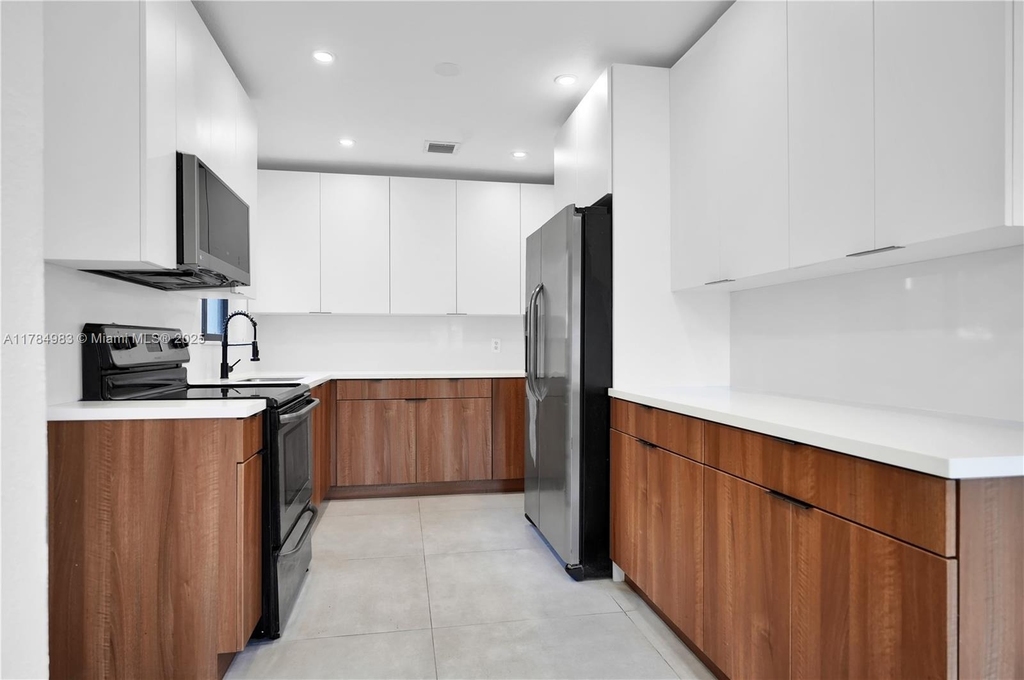 1801 Ne 175th St - Photo 3
