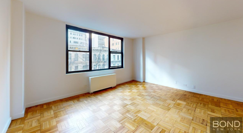 East 49th Street - Photo 0