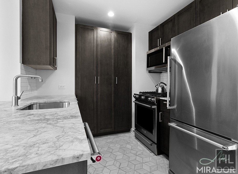 West End Avenue - Photo 1