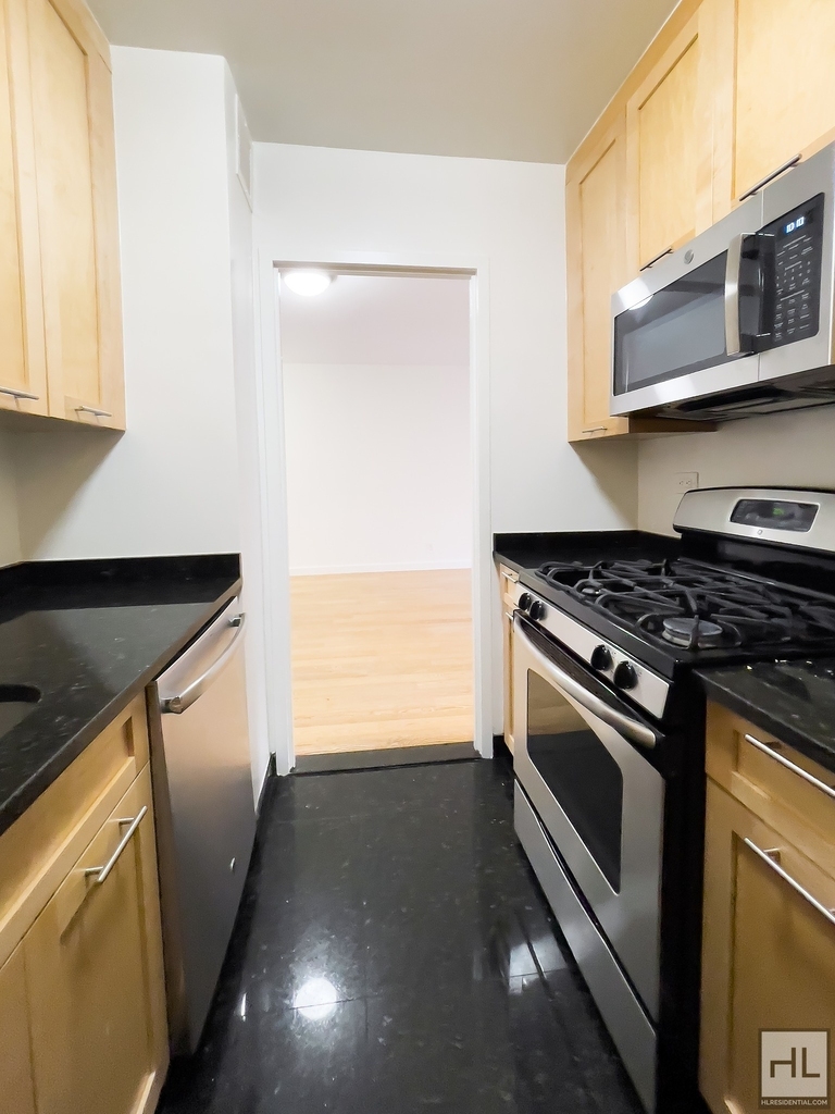 West 87th Street - Photo 2