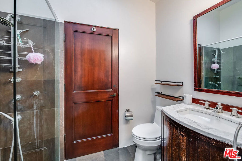 8690 Franklin Avenue - Photo 16