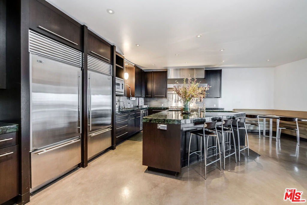8690 Franklin Avenue - Photo 13
