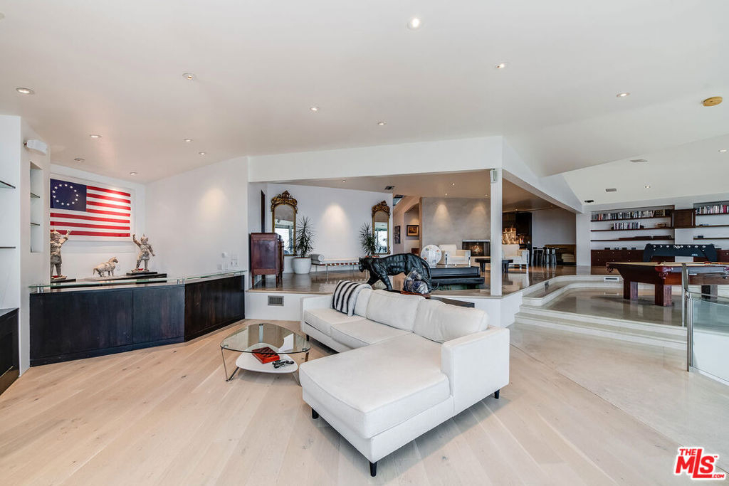 8690 Franklin Avenue - Photo 11