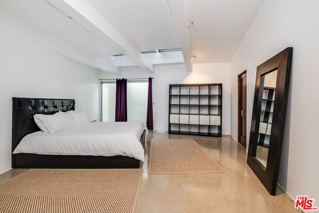 8690 Franklin Avenue - Photo 15