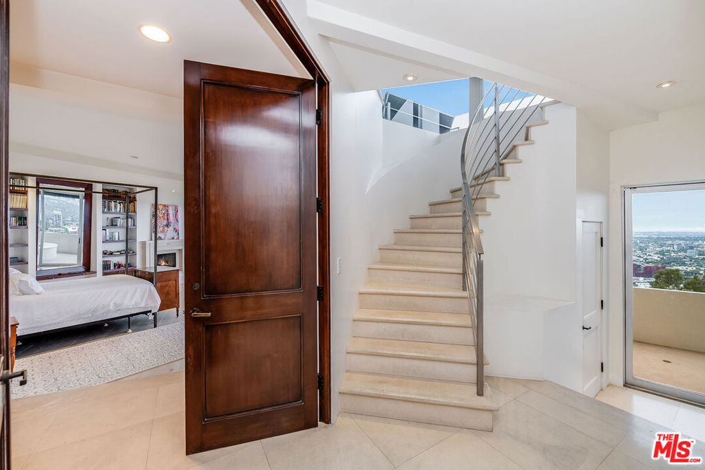 8690 Franklin Avenue - Photo 19