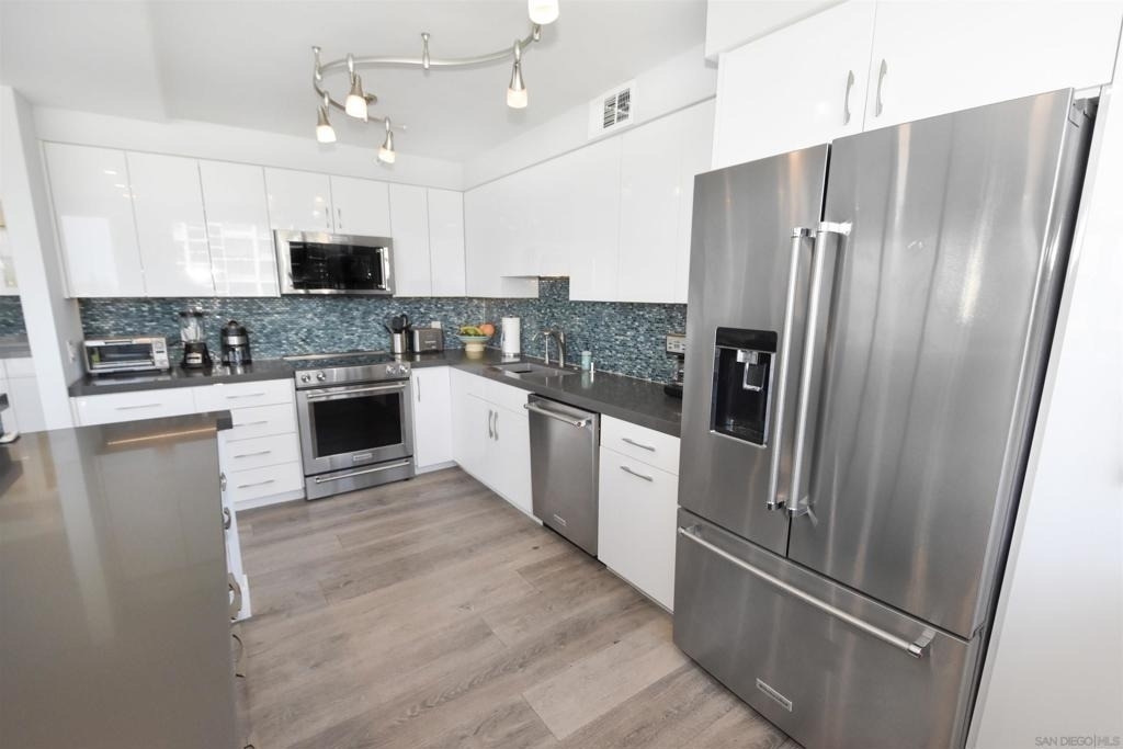 1810 Avenida Del Mundo - Photo 7