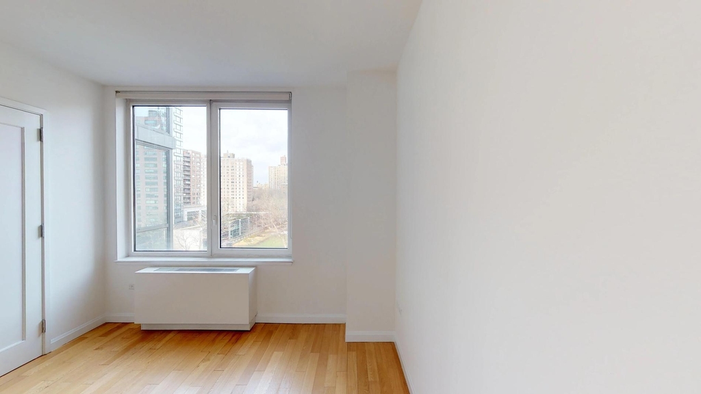 775 Columbus Ave - Photo 4