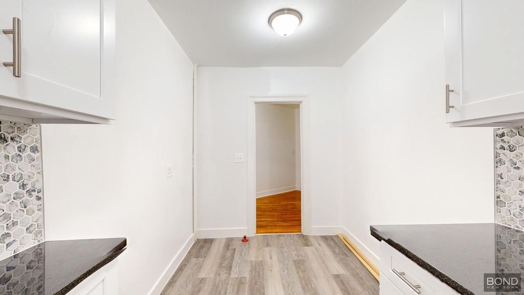 762 Riverside Drive - Photo 3