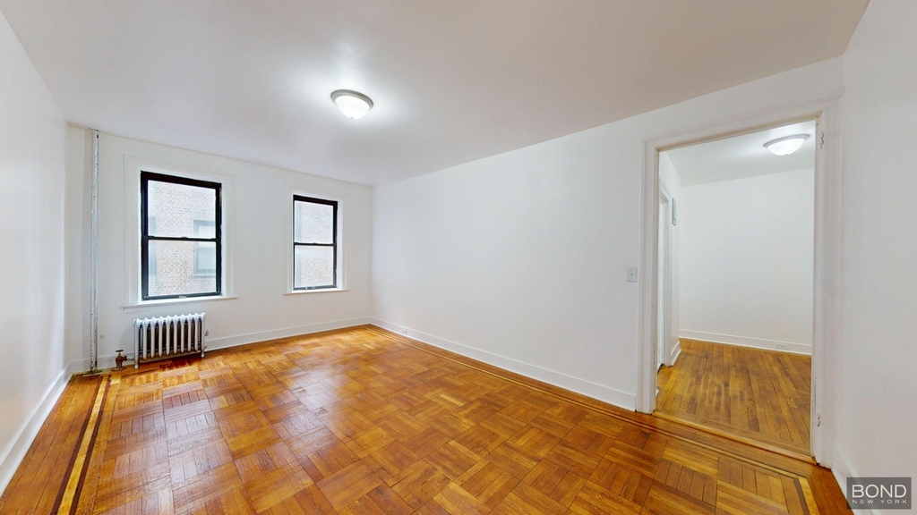 762 Riverside Drive - Photo 0