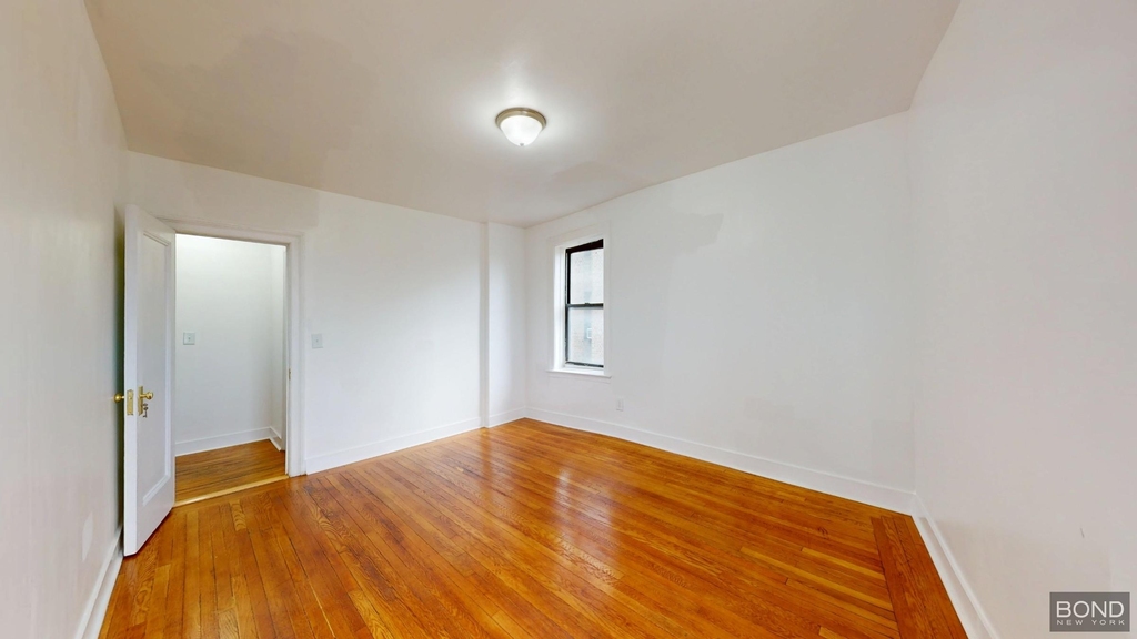 762 Riverside Drive - Photo 5