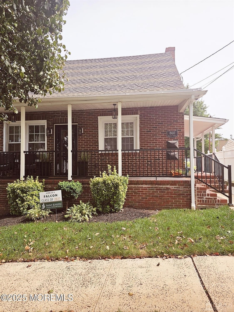860 Francis Street - Photo 0