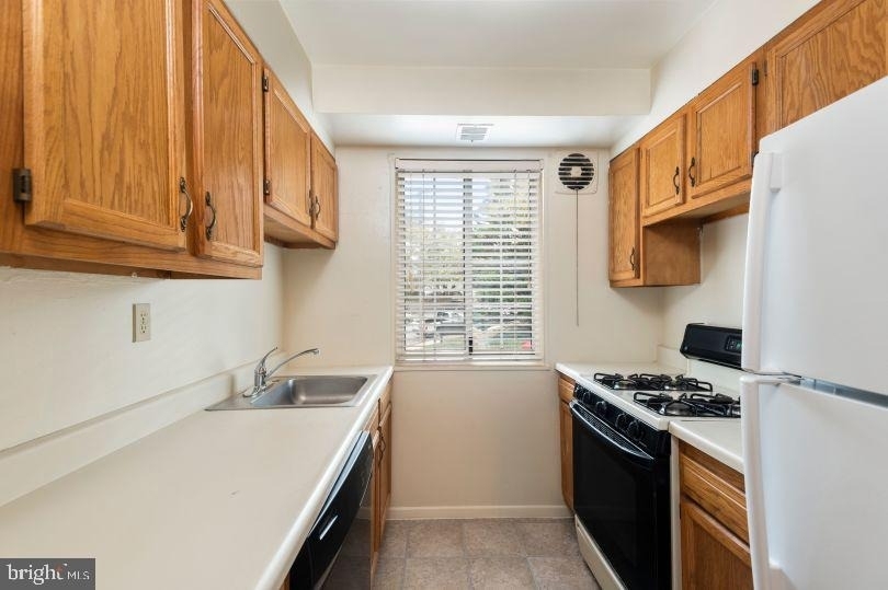 1920 North Calvert Street - Photo 2
