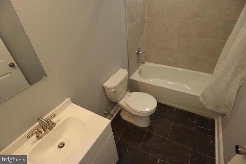 1908 W Diamond Street - Photo 9