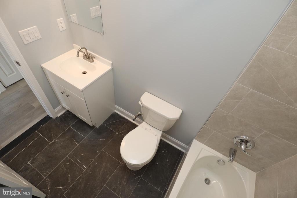 1908 W Diamond Street - Photo 11