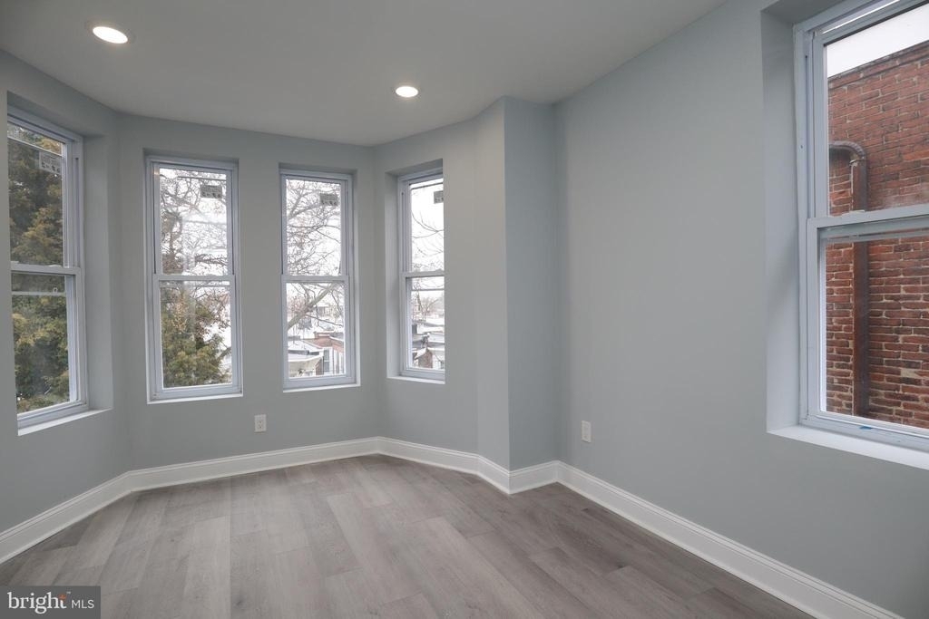 1908 W Diamond Street - Photo 2