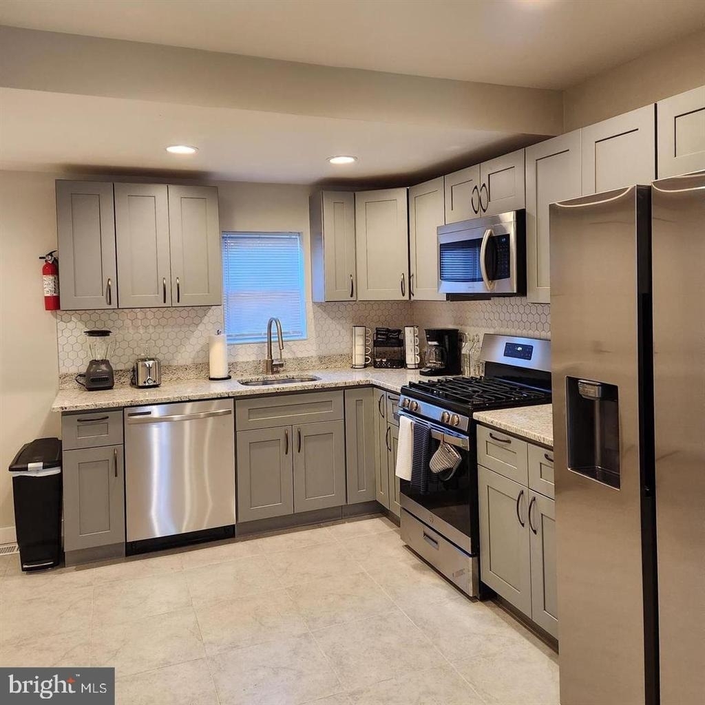 1247 S Newkirk Street S - Photo 4