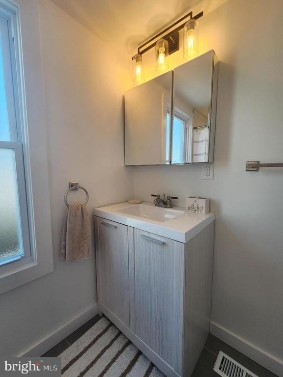 1247 S Newkirk Street S - Photo 17